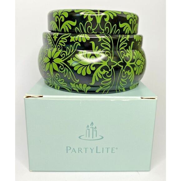 PartyLite 4 oz Strawberry Rhubarb Tin Candle New In Box HTF P4E/G87272 - Picture 1 of 3